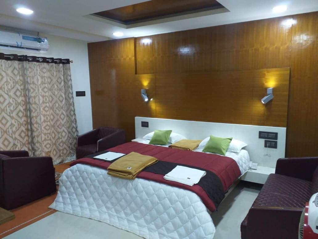 Grand Meridian Vinnamangalam Dış mekan fotoğraf